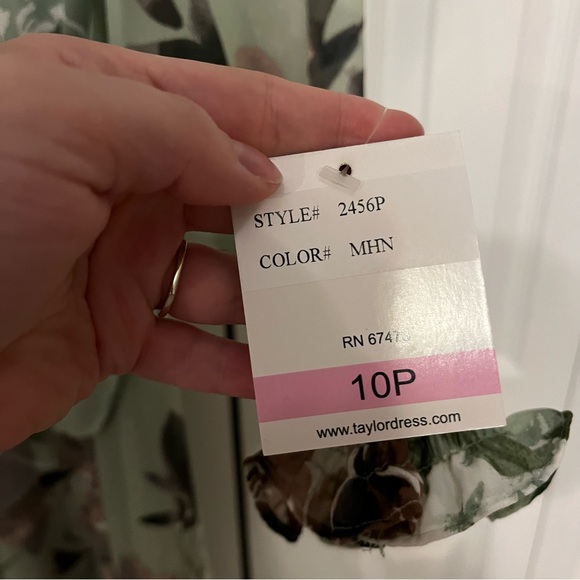 Faux wrap ruffle dress - Picture 4 of 6